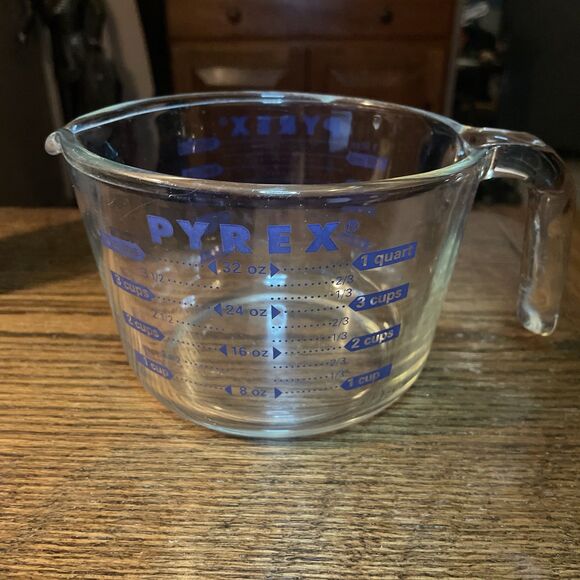 Vintage Pyrex 4 Cup Blue Lettering Handled Measuring Cup USA Made - Picture 1 of 7